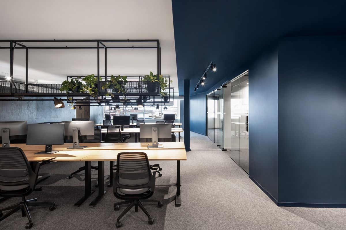Modern Small Office Interior Design: MaximizeSpace and Boost Productivity blog2