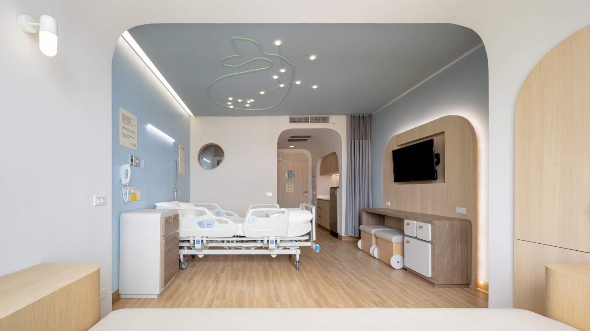 Commercial office interior designers in Jasola District Centre Delhi